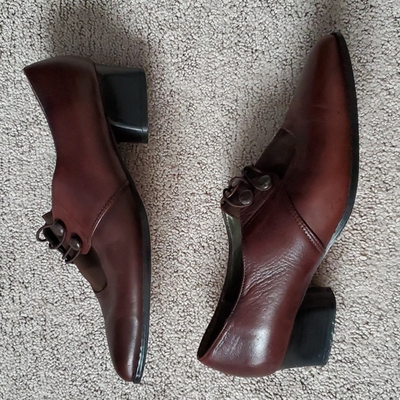 SPECTRA Leather Heeled Slipons - Picture 2 of 12